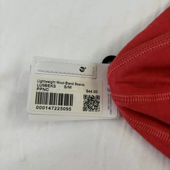 Lululemon Lightweight Wool-Blend Red Beanie S/M | NWT - Picture 8 of 8